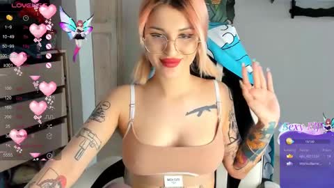 Snapshot of folinskaayaa chatting on 03.11.25 folinskaayaa online show from 03.11.25
