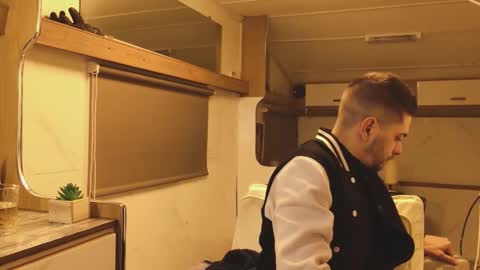 independent model online show from 02.28.26