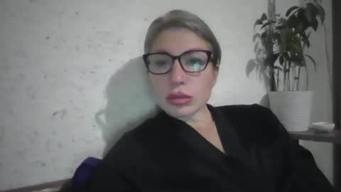 Snapshot of fox_red_lady7 chatting on 11.13.25 fox_red_lady7 online show from 11.13.25