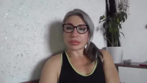 Snapshot of fox_red_lady7 chatting on 11.14.25 fox_red_lady7 online show from 11.14.25