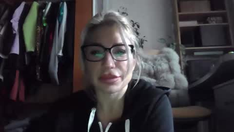 Snapshot of fox_red_lady7 chatting on 11.17.25 fox_red_lady7 online show from 11.17.25