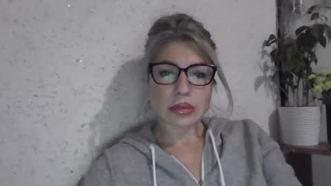 Snapshot of fox_red_lady7 chatting on 12.03.25 fox_red_lady7 online show from 12.03.25