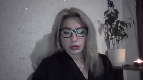 Snapshot of fox_red_lady7 chatting on 12.14.25 fox_red_lady7 online show from 12.14.25