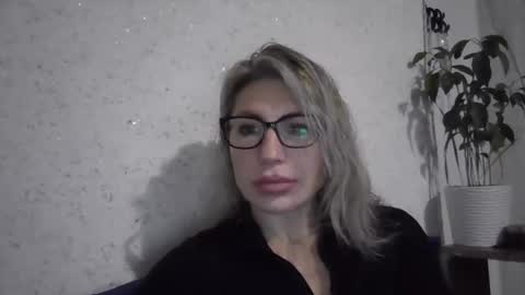 fox_red_lady7 online show from 12.21.25