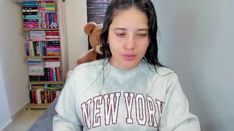 Snapshot of foxwen chatting on 07.18.26 wen. online show from 07.18.26
