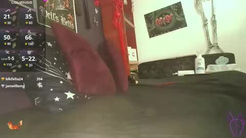 Snapshot of foxxbell chatting on 02.19.25 foxxbell online show from 02.19.25