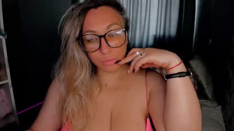 Snapshot of foxxxy__lady chatting on 09.27.25 Kris online show from 09.27.25