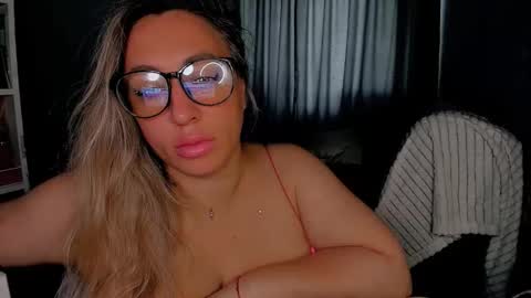 Snapshot of foxxxy__lady chatting on 10.11.25 Kris online show from 10.11.25