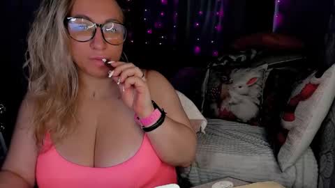 Snapshot of foxxxy__lady chatting on 12.05.25 Kris online show from 12.05.25