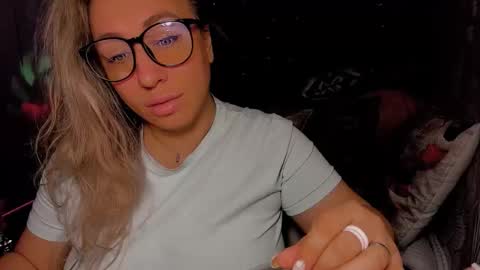 Snapshot of foxxxy__lady chatting on 12.18.25 Kris online show from 12.18.25