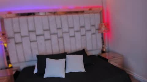 fox with 3 xs  online show from 04.04.26