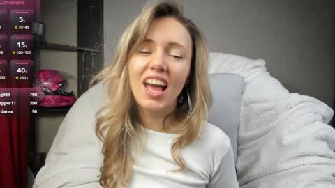 Snapshot of foxy_blond chatting on 01.31.25 Foxy online show from 01.31.25