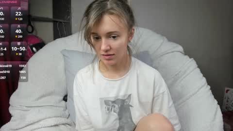 Snapshot of foxy_blond chatting on 02.06.25 Foxy online show from 02.06.25