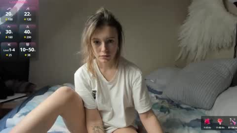 Snapshot of foxy_blond chatting on 02.17.25 Foxy online show from 02.17.25