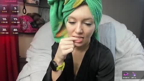 Snapshot of foxy_blond chatting on 02.28.25 Foxy online show from 02.28.25