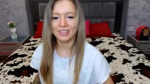 Snapshot of foxy_blond chatting on 03.08.25 Foxy online show from 03.08.25