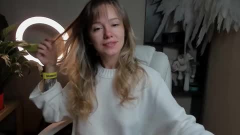 Snapshot of foxy_blond chatting on 09.16.25 Foxy online show from 09.16.25