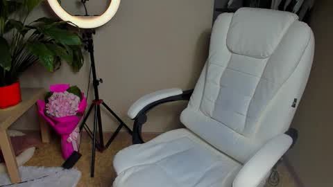 Snapshot of foxy_blond chatting on 10.06.25 Foxy online show from 10.06.25