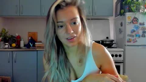 Snapshot of foxy_blond chatting on 11.08.25 Foxy online show from 11.08.25