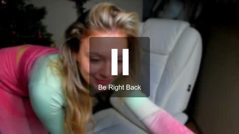 Snapshot of foxy_blond chatting on 12.04.25 Foxy online show from 12.04.25