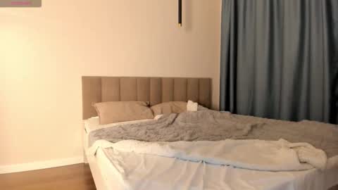 Snapshot of foxy_dreamss chatting on 11.08.25 Rose online show from 11.08.25