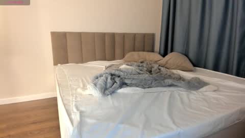 Snapshot of foxy_dreamss chatting on 11.09.25 Rose online show from 11.09.25