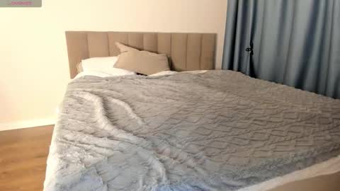 Snapshot of foxy_dreamss chatting on 11.11.25 Rose online show from 11.11.25