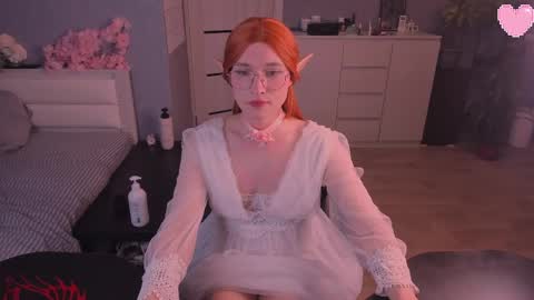 Snapshot of foxy_jpg chatting on 05.09.26 Sue online show from 05.09.26