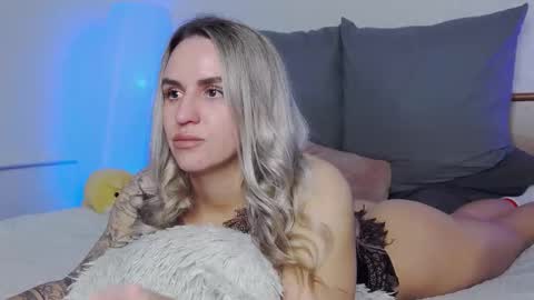 Snapshot of foxy_kimmi chatting on 12.02.25 Foxy Kimmi online show from 12.02.25