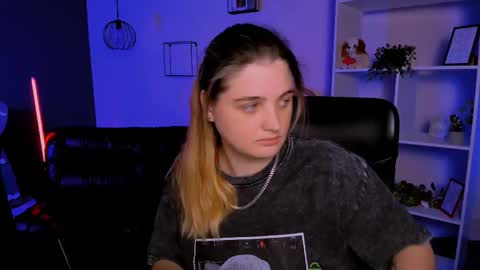 Snapshot of foxy_tease_ chatting on 12.21.25 foxy_tease_ online show from 12.21.25