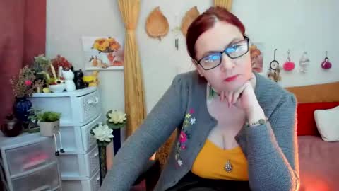 Snapshot of foxydesiree chatting on 12.18.24 foxydesiree online show from 12.18.24