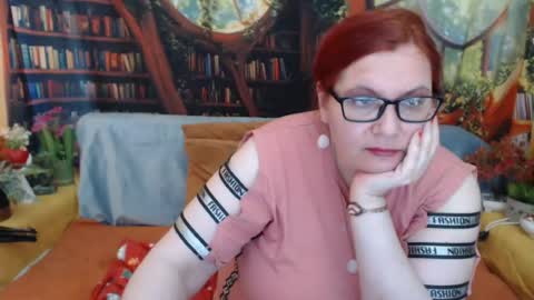 Snapshot of foxydesiree chatting on 06.20.26 foxydesiree online show from 06.20.26