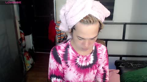 Snapshot of foxyinnocentstar chatting on 02.22.25 jenny online show from 02.22.25