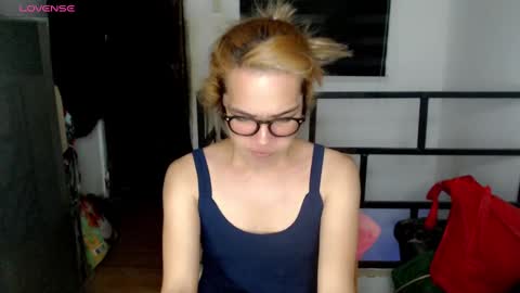 Snapshot of foxyinnocentstar chatting on 03.05.25 jenny online show from 03.05.25