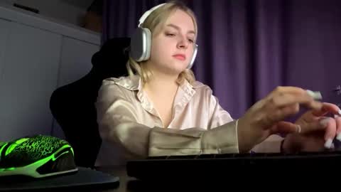 Emma online show from 10.25.25