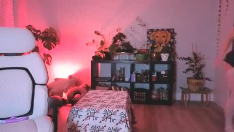 Snapshot of foxyredddd chatting on 12.15.25 beautiful blair online show from 12.15.25