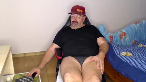 Snapshot of fraboys chatting on 11.29.25 Fraboys online show from 11.29.25