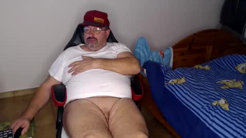 Snapshot of fraboys chatting on 12.05.25 Fraboys online show from 12.05.25