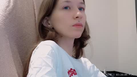 Snapshot of fran_bow chatting on 12.10.24 fran_bow online show from 12.10.24