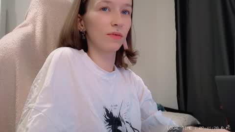 Snapshot of fran_bow chatting on 12.24.24 fran_bow online show from 12.24.24