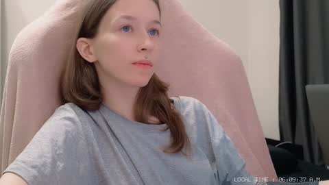 Snapshot of fran_bow chatting on 01.06.25 fran_bow online show from 01.06.25