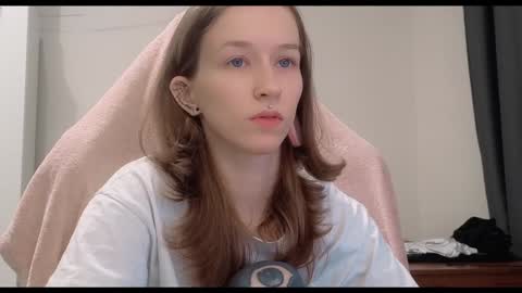 Snapshot of fran_bow chatting on 02.01.25 fran_bow online show from 02.01.25