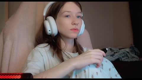 Snapshot of fran_bow chatting on 02.02.25 fran_bow online show from 02.02.25