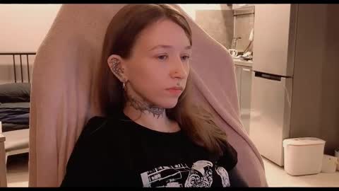 Snapshot of fran_bow chatting on 10.31.25 fran_bow online show from 10.31.25