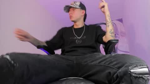 Snapshot of fran_boy_ chatting on 11.25.25 Fran online show from 11.25.25