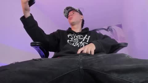 Snapshot of fran_boy_ chatting on 12.15.25 Fran online show from 12.15.25