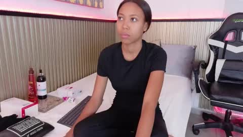 Laura online show from 12.21.25