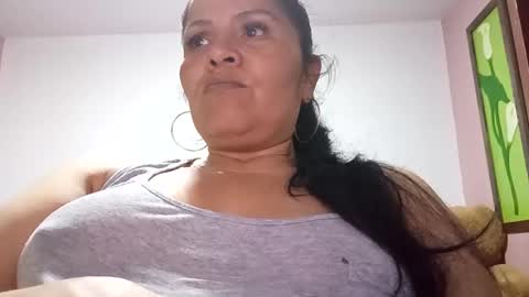 Snapshot of francy_froz chatting on 10.29.25 francy froz online show from 10.29.25