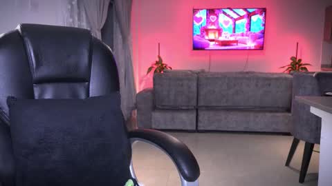 Snapshot of frankfarrellx chatting on 02.14.26 Frank Farrell. Hey remember to give me a thumbs up Ty online show from 02.14.26