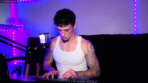 Snapshot of frankoafterdark chatting on 11.04.25 Franco online show from 11.04.25